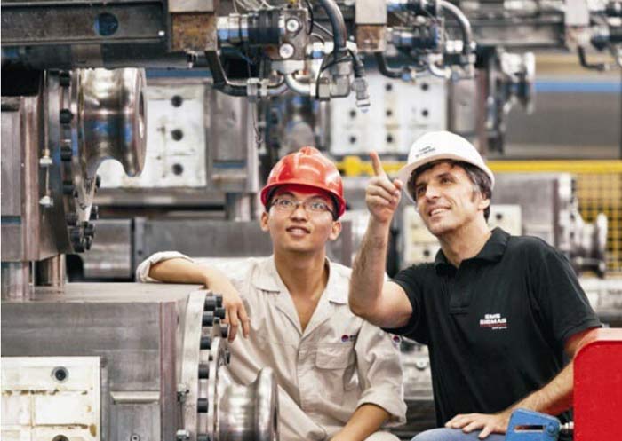 Signi aluminum employs high-end aluminum deep processing technicians